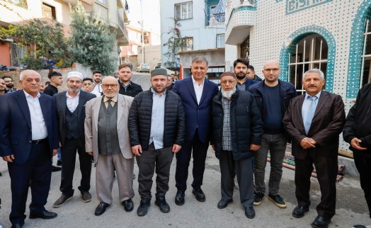 Başkan Tugay, yurttaşlarla bayramlaştı