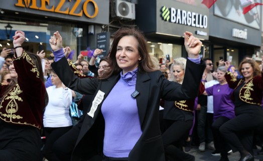 Başkan Ünsal'dan 8 Mart'a özel harmandalı!