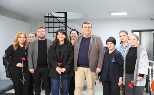 Başkan Yetişkin'den kadın mesai arkadaşlarına 'ikramiye' müjdesi