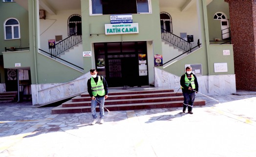 Bayraklı'da Camiler dezenfekte ediliyor