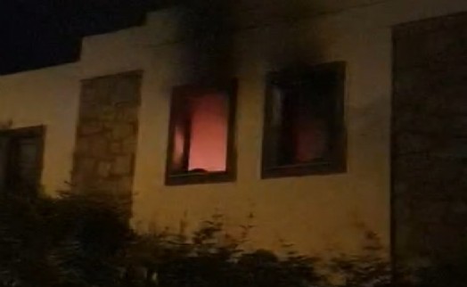 Bodrum'da ev yangını; 1 kişi dumandan etkilendi