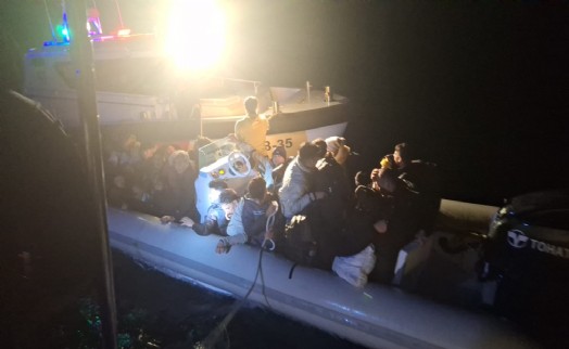 Bodrum'da 33 kaçak göçmen ile 1 göçmen kaçakçısı yakalandı
