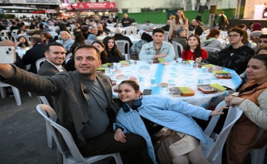 Bornova'da Kadir Gecesi'nde büyük iftar buluşması