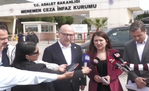 CHP heyetinden Menemen'de tutuklu gençlere ziyaret: Kötü muamelenin hesabı sorulacak