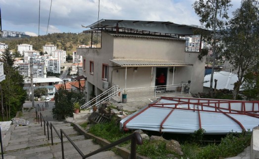 Çatı tamiri yaparken düşüp ölen baba-oğul rüzgara rağmen çalışmak zorunda kalmış