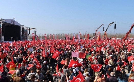 Dev miting sonrası dikkat çeken gelişme: Protokol kapısında silahlı 2 kişi gözaltına alındı