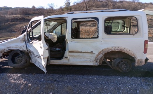 Domaniç'te trafik kazası; 5 yaralı