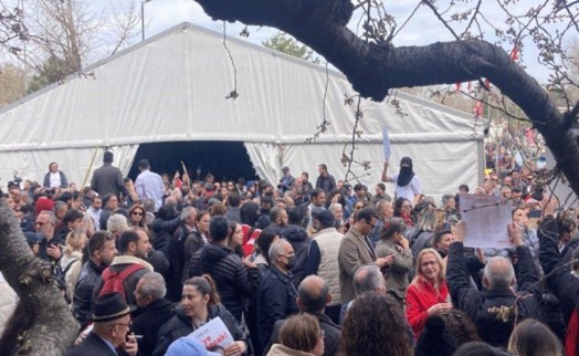 Ekrem İmamoğlu tutuklandı: Yurttaşlar Saraçhane'ye akın ediyor!