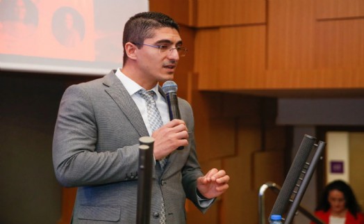 Feroğlu, Foça Belediyesi'nde başkan yardımcısı oldu