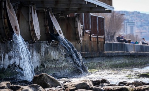 Körfez görüntülerinin ardından bir açıklama da İZSU'dan: Yağmur suyu deşarj edildi