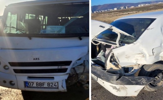 İşçileri taşıyan minibüs ile otomobil çarpıştı; 16 yaralı