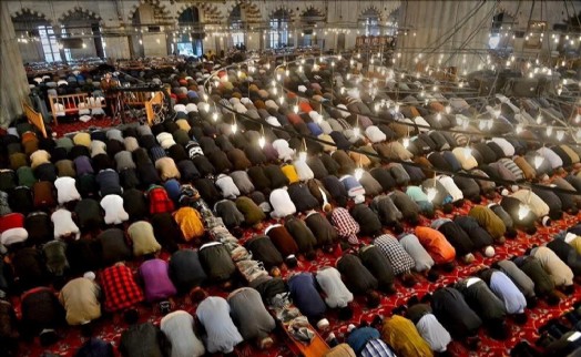 İşte il il bayram namazı saatleri! İzmir'de saat kaçta kılınacak?