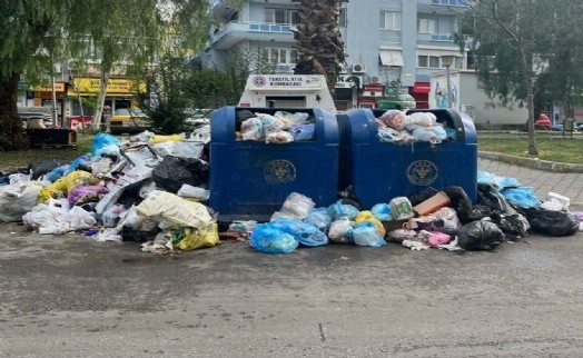 Buca'da grev kararı sonrası sokaklarda çöp yığınları oluştu