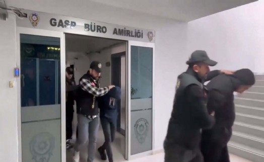 İzmir'de 1 kişinin öldüğü, 1 kişinin yaralandığı silahlı saldırıya ilişkin 9 tutuklama