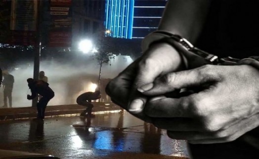 İzmir'de 400'den fazla kişi gözaltına alındı, 20'si tutuklandı