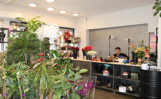 İzmir'de 8 Mart Dünya Kadınlar Günü öncesi çiçekçilerde hareketlilik