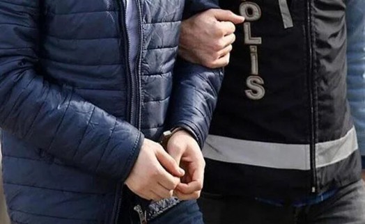 İzmir'de FETÖ operasyonu: 2 polis memuru tutuklandı