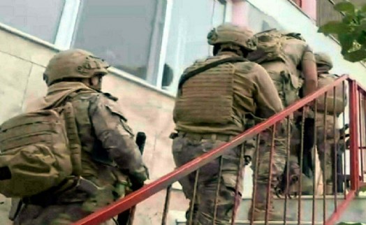 İzmir'de FETÖ operasyonu: 9 gözaltı