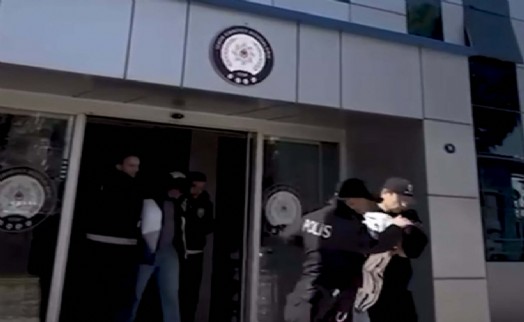 İzmir'de iş yeri kurşunlayan 2 şüpheli tutuklandı