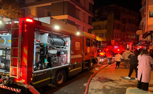 İzmir'de korkutan ev yangını: 1 kişi dumandan etkilendi