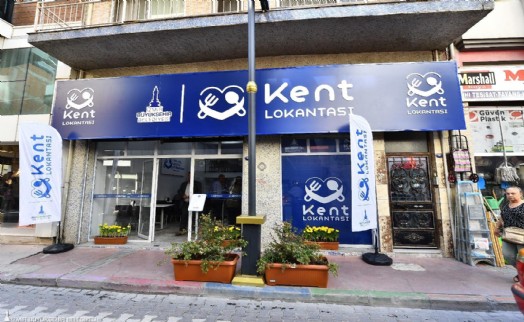 İzmir'de 'Askıda Yemek' dayanışması sürüyor