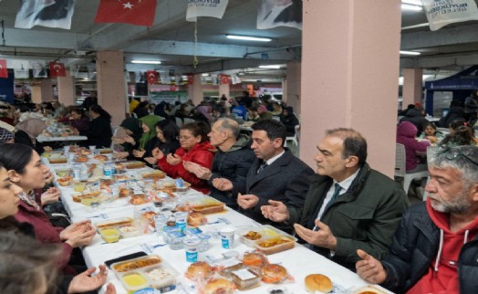 İzmir'in dayanışma sofrası Bayraklı'da kuruldu