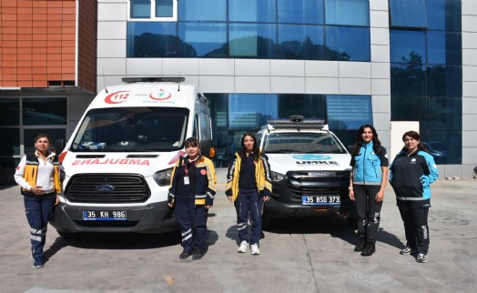 Kadın ambulans şoförleri ve acil tıp teknisyenleri hayat kurtarmak için yarışıyor