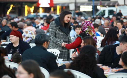 Kadir Gecesi'nde Efes Selçuk'ta dayanışma ve kardeşlik sofrası kuruldu