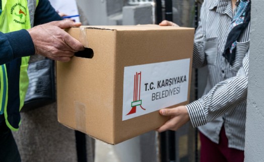 Karşıyaka Belediyesi'nden ihtiyaç sahiplerine Ramazan kolisi desteği