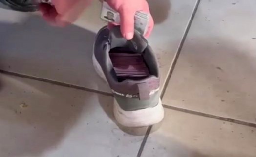 Kumar parasını ayakkabıya saklamışlar