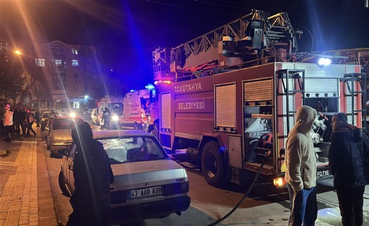 Kütahya'da yangın; 5 kişi dumandan etkilendi