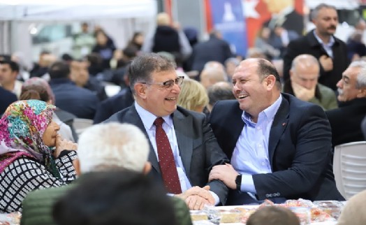 Menderes'te Sosyal Market ve Halk Çamaşırhanesi Tugay'ın katılımıyla açıldı