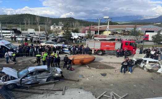 Muğla'da 2 otomobil çarpıştı: 4 ölü, 2 yaralı