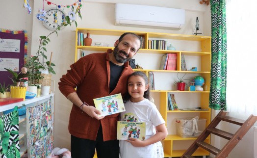 Okuma yazmayı öğrenen Zeynep, hikayesinden etkilendiği öğretmeni için kitap yazdı