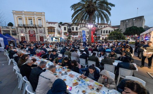 Ramazan ayının bereket sofrası bu kez Çeşme'de kuruldu