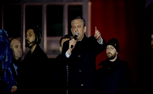 Saraçhane yine on binlerle doldu taştı: 'Teslim olmuyoruz'