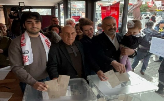 Şenol Aslanoğlu oy kullandığı sandıktan seslendi: 'İmamoğlu Cumhurbaşkanı olacak'