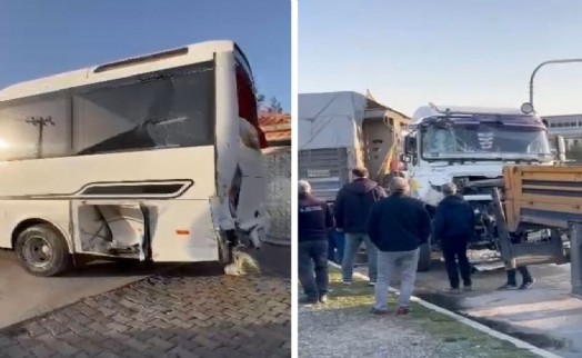 TIR ile midibüs çarpıştı: 5 yaralı