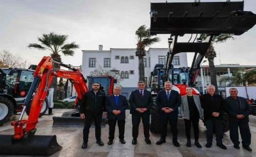 Urla Belediyesi'nde yeni hizmet araçları tanıtıldı