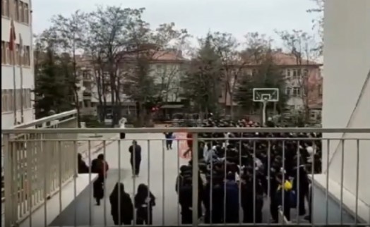 'Bunun neresi suç?': Gençliğe Hitabe okuyan öğrenciler okuldan atıldı iddiası