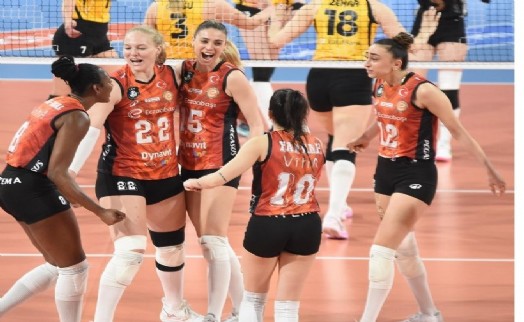 Eczacıbaşı, VakıfBank'ı yenerek finale yükseldi