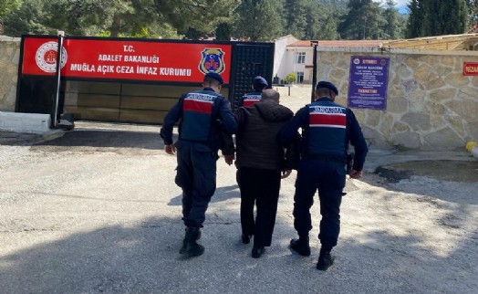 24 yıl hapisle aranan firari, evinde yakalandı