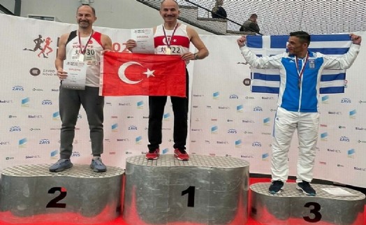 58 yaşındaki atlet, 400 metrede Balkan rekorunu kırdı