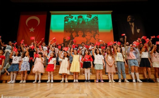 AASSM'den çocuk şarkıları yükseldi
