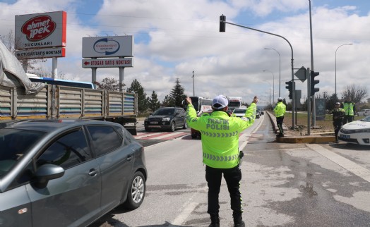 Afyonkarahisar'dan 11 günde 5 milyon 309 bin araç geçti