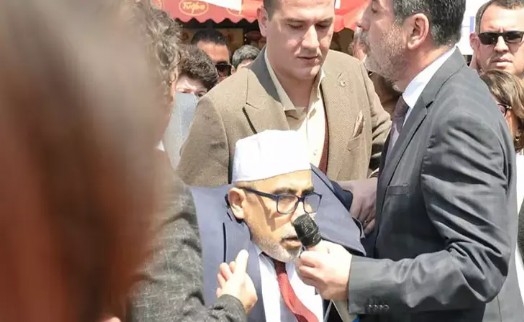 Alpaslan Türkeş lokma hayrında din görevlisi fenalaştı