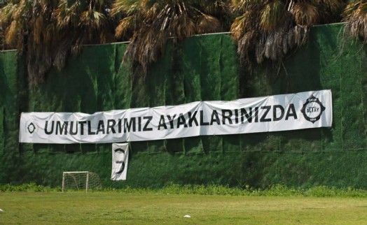 Altay taraftarından futbolculara pankartlı destek