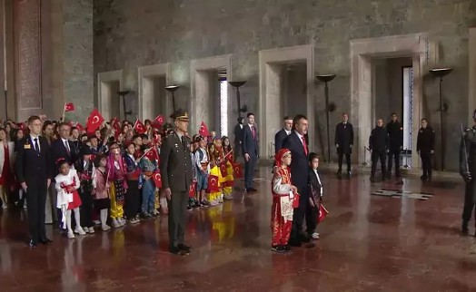 Anıtkabir'de 23 Nisan töreni! Devlet erkanı Ata'nın huzurunda