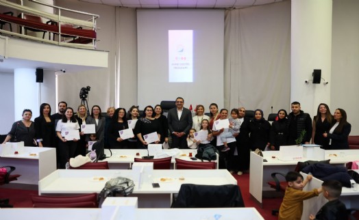 Balçova'da kursiyer annelere sertifika