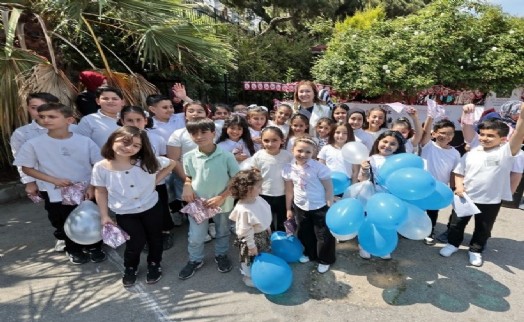 Başkan Mutlu çocukların bayram coşkusuna ortak oldu: Konak'ta 23 Nisan heyecanı